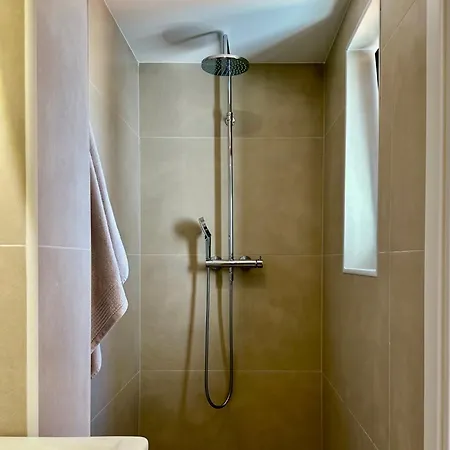 The Tree House 96c - Apartment Lagos