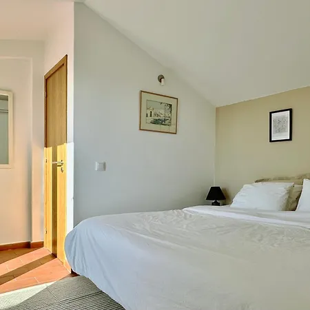 The Tree House 96c - Lagos