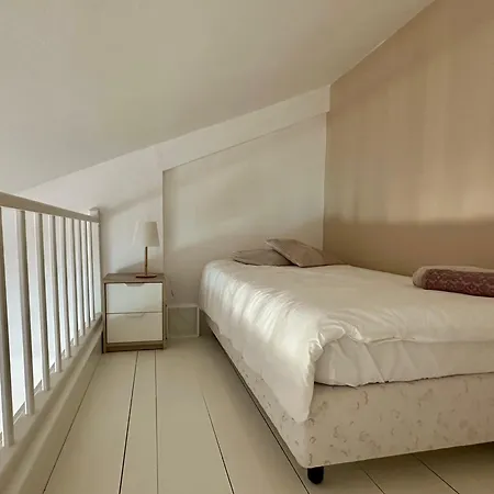 The Tree House 96c - * לאגוּ‏ש