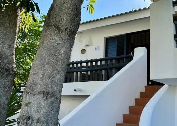 The Tree House 96c - לאגוּ‏ש