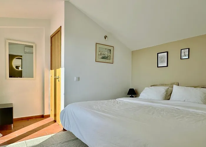 The Tree House 96c - לאגוּ‏ש